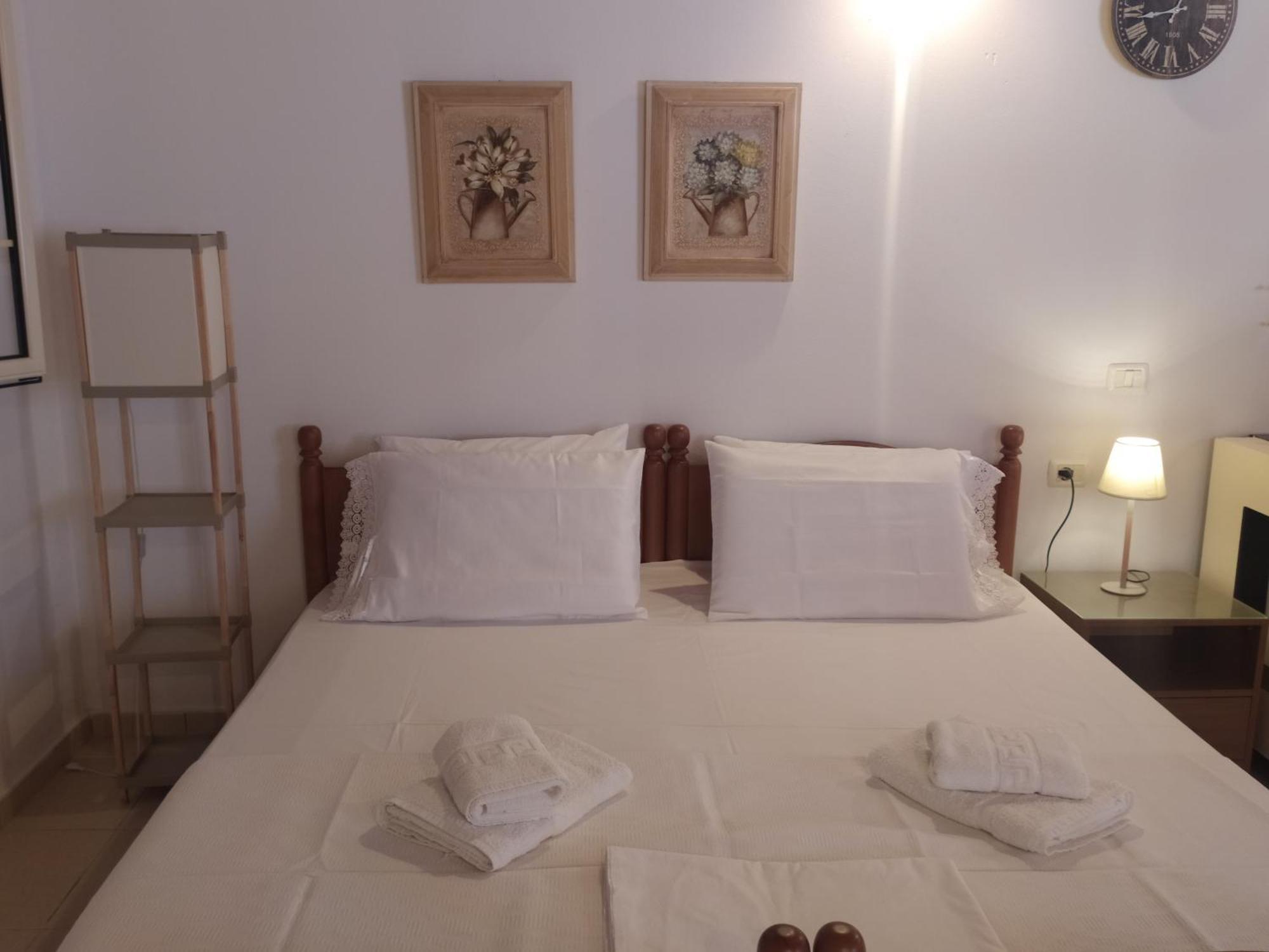 Retzos Rooms Himarë Eksteriør billede